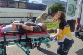 Otomobil motosiklete çarptı