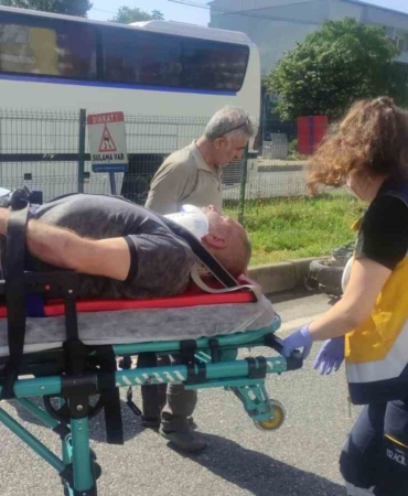 Otomobil motosiklete çarptı