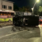 Otomobille çarpışan cip kaldırımda yürüyen gençlerin arasına daldı: 2 ölü