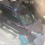 Otomobille çarpışan motosikletlinin metrelerce sürüklendiği kaza kamerada