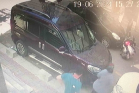 Otomobille çarpışan motosikletlinin metrelerce sürüklendiği kaza kamerada