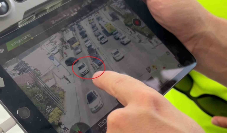 (Özel) Bursa’da dron destekli ’yaya’ denetimi: Yol vermeyen sürücüler teker teker tespit edildiler