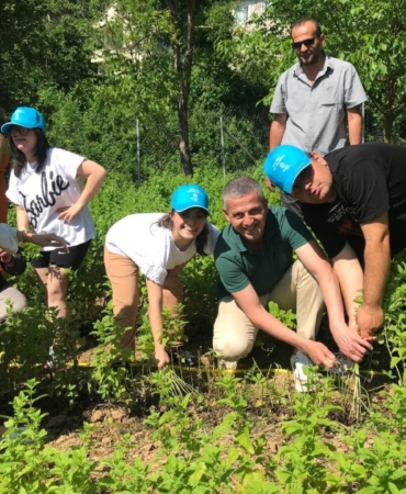Özel çocuklar sebze ve aromatik bitki yetiştiriyor