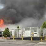 Palet fabrikasındaki yangına müdahale sürüyor