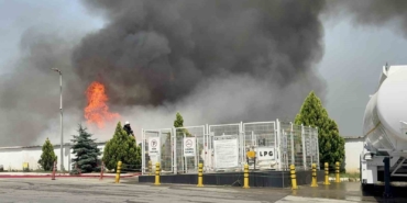 Palet fabrikasındaki yangına müdahale sürüyor