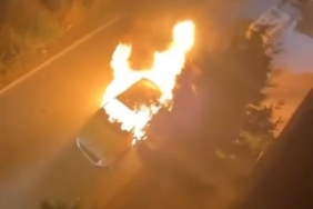 Park halindeki otomobil alev alev yandı