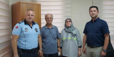 Parkta bulduğu paraları amirlerine teslim etti