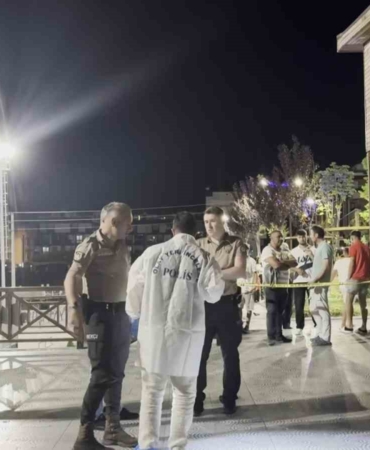 Parkta tartıştığı 2 kişiyi bıçakladı: Kaçarken yakalandı