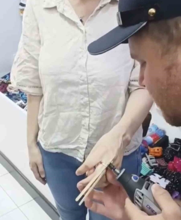 Parmağında sıkışan yüzük kesilerek çıkarıldı