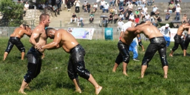 Pehlivanlar er meydanına çıktı