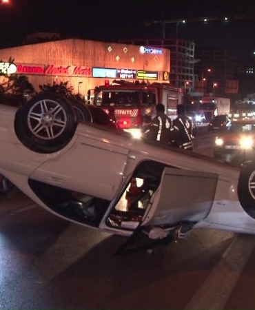 Pendik D-100 karayolunda iki araç çarpıştı: 2 yaralı