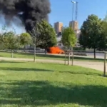 Pendik’te kaza yapan otomobil alev alev yandı
