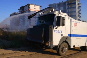 Polis TOMA ile yangına müdahale etti