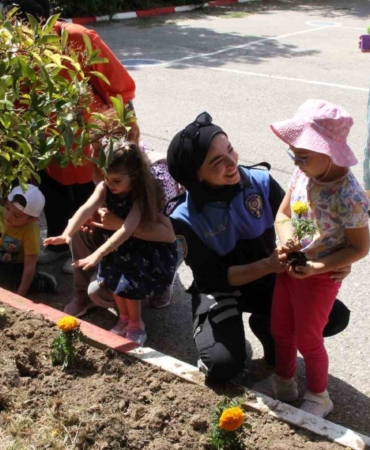 Polisten özel anaokulu öğrencilerine piknik şöleni