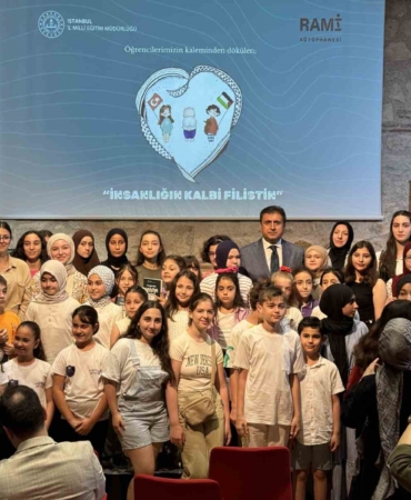 Rami Kütüphanesi’nde öğrencilerin yazdığı “İnsanlığın Kalbi Filistin” kitabı tanıtıldı