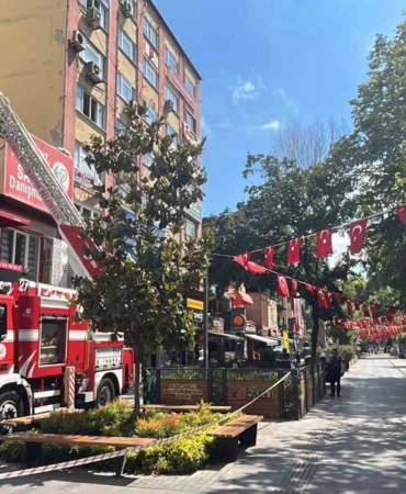 Restoranın bacasında çıkan yangın ekipleri harekete geçirdi