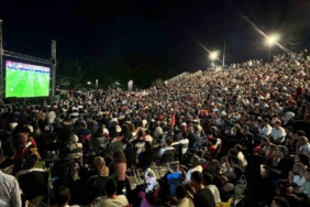 Sakarya, A Milli Takım için tek yürek oldu: Maçı dev ekranda izlediler