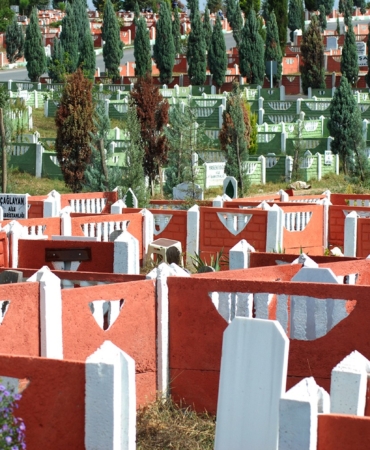 Sakarya Büyükşehir’den bayram arifesinde mezarlıklara ücretsiz ulaşım