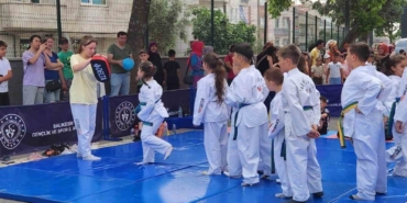 Sakarya İlkokulunda sporcu öğrenciler şov yaptılar