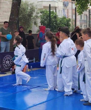 Sakarya İlkokulunda sporcu öğrenciler şov yaptılar