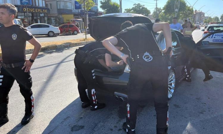 Sakarya’nın tatil bölgesinde polis denetimi: 52 araç sürücüsüne 120 bin lira ceza