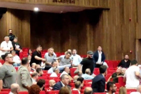 Salonda ipler gerildi: CHP’li milletvekilinin kuzeni "Seni vururum" diyerek koştu