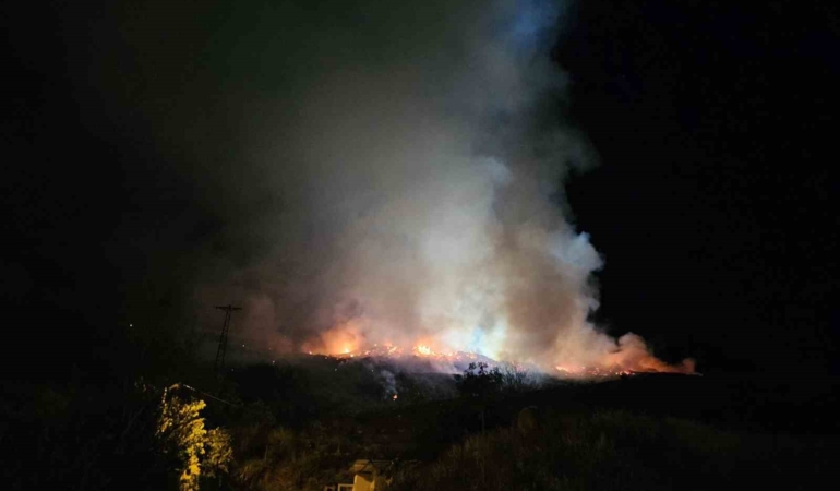 Sarıyer’de korkutan yangın: Geniş alana yayılan yangını söndürme çalışmaları sürüyor