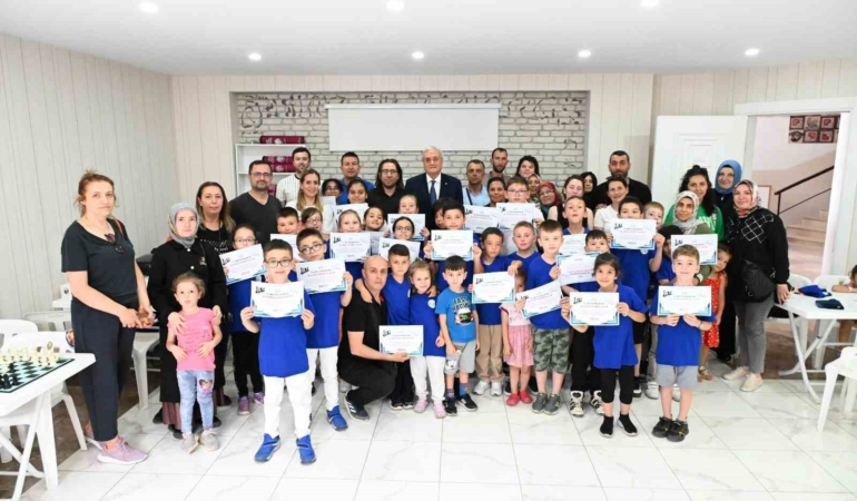 Satranç eğitimlerini başarıyla tamamladılar