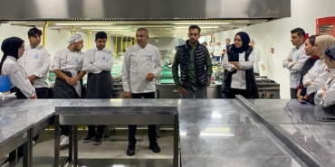 Şeflerden pasta ve tatlı yapım metotlarını öğrendiler