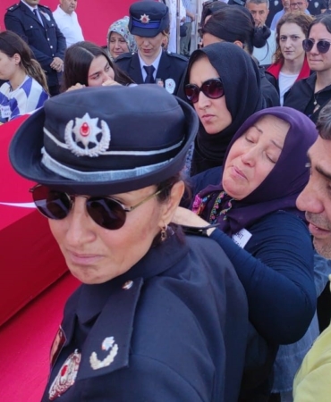 Şehit polis için tören: Annenin feryatları yürekleri dağladı