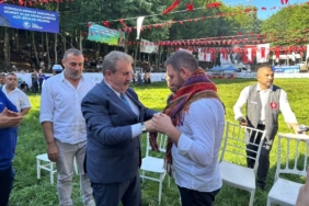 Selman Dede Güreşleri’nde, iş insanı ’ağalık unvanı’nı BBP Genel Başkanı Destici’den devraldı