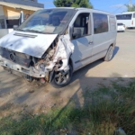 Servis midibüsü ile panelvan araç çarpıştı: 3 yaralı