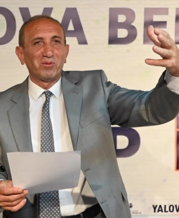 Sevencan, yeni kitabıyla okuyucularıyla buluşuyor