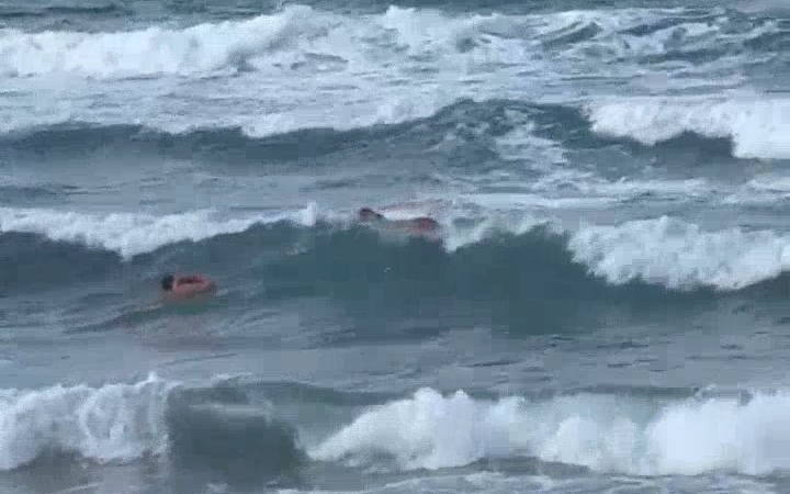 Şile’de boğulmak üzere olan kadını vatandaşlar kurtardı