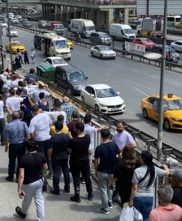 Şirinevler’de ucuz baklava kuyruğu