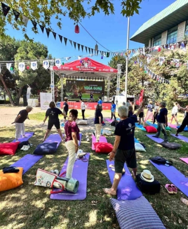 Şişli’de Uluslararası Yoga Günü düzenlenen etkinlikle kutlandı