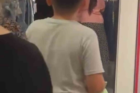 Son kalan kıyafet için birbirlerine girdiler