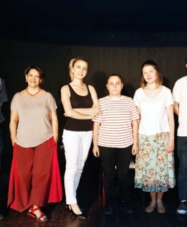 Son oyunlarını sahneleyip mezun oldular