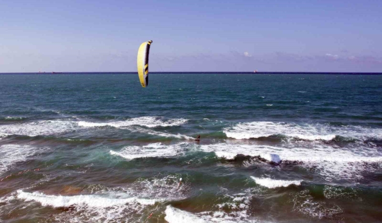 Sörfçülerin dalgalarla dansı Kilyos sahillerini Miami’ye çevirdi