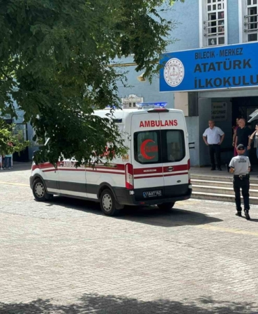 Su sebilinden taşan suya basarak ayağı kayan öğrenci hastanelik oldu