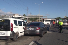 Sultanbeyli’de 3 araç birbirine girdi: 2 yaralı