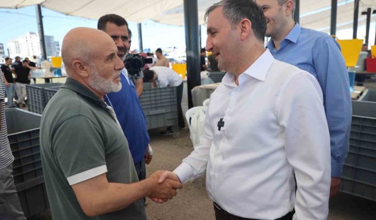 Sultanbeyli’de kurban kesim alanına yoğun ilgi