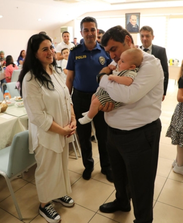 Sultanbeyli’de tayini çıkan 28 emniyet personeli için veda yemeği