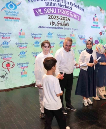 Sultangazi Bilim Merkezi’nde eğitimi tamamlayan öğrenciler için mezuniyet töreni düzenlendi