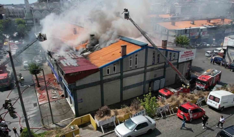 Sultangazi’de Sanko Sanayi Sitesi’nde korkutan yangın