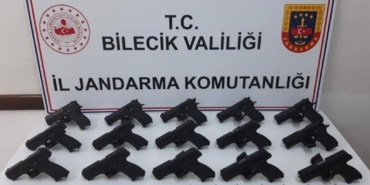 Şüpheli araç içerisinden 15 adet ruhsatsız tabanca ele geçirildi