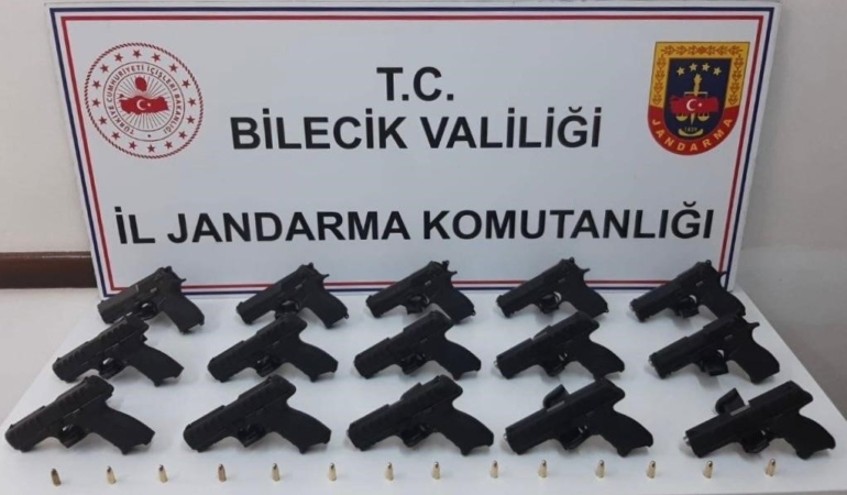 Şüpheli araç içerisinden 15 adet ruhsatsız tabanca ele geçirildi