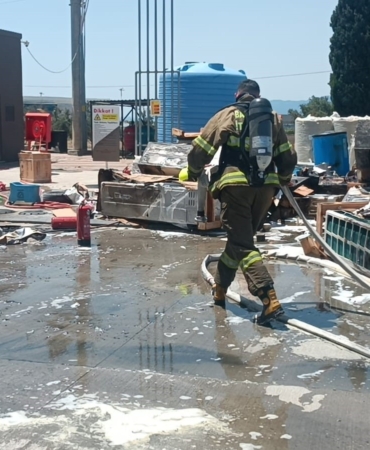 Tadilat halindeki benzinlikte çıkan yangın korkuttu