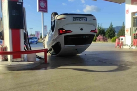 Takla atan araç akaryakıt istasyonuna daldı, faciadan dönüldü