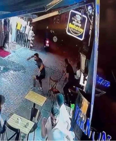 Taksim’de film gibi silahlı saldırı kamerada: Eski ortağı rakip mekana gidince çalışanlarını vurdurdu